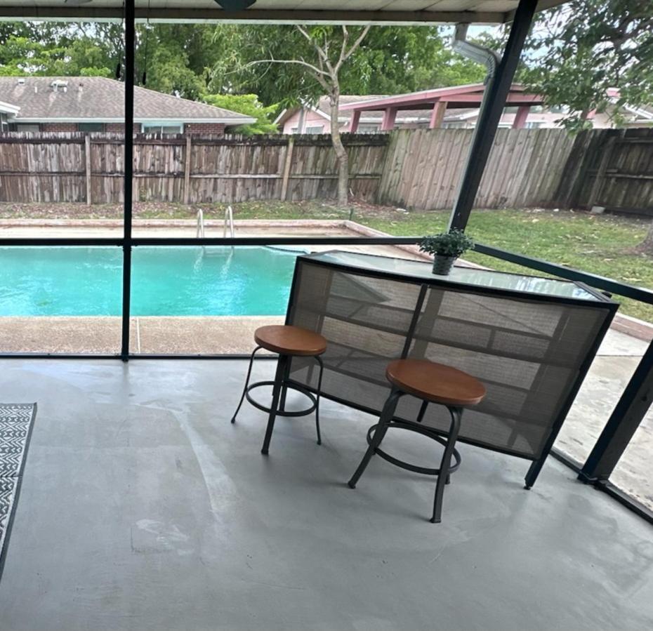 Whole House+Renovated+Pool+Lanai+Bbq+Close To All West Palm Beach Exterior photo
